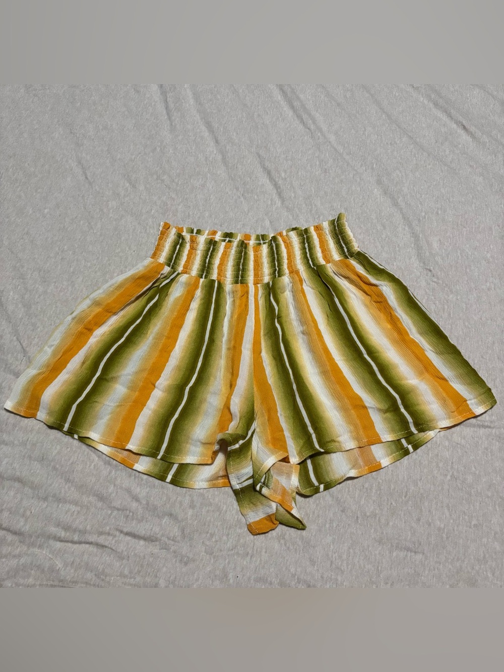 Out from under smocked shorts size medium